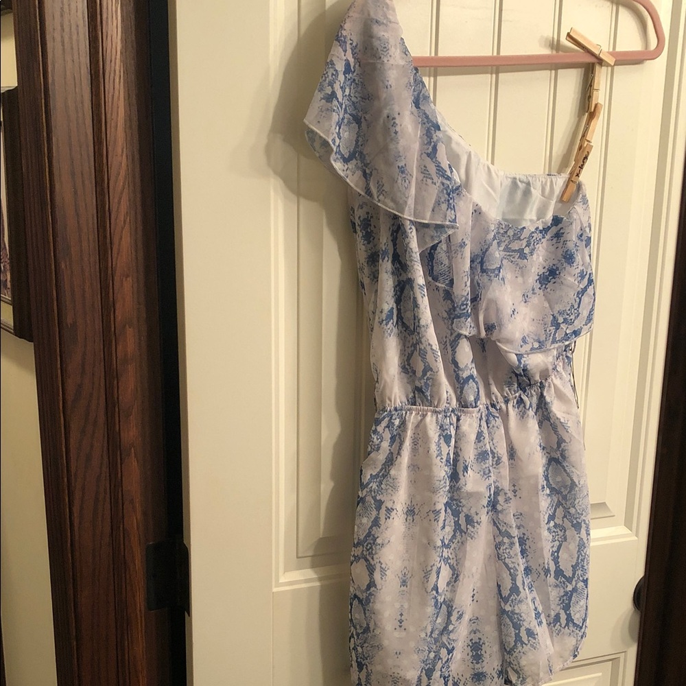One-Shoulder Blue & White Ruffle Romper - Picture 4 of 4